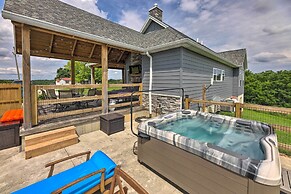 Chic Williamstown Retreat With Pool & Hot Tub!