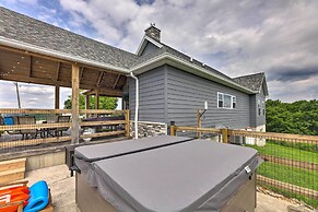 Chic Williamstown Retreat With Pool & Hot Tub!