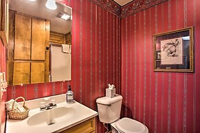 Bright Davis Escape w/ Screened-in Porch!