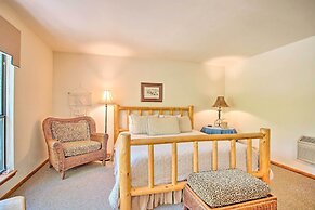 Bright Davis Escape w/ Screened-in Porch!