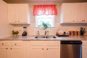 Charming Huntsville Home w/ Deck!