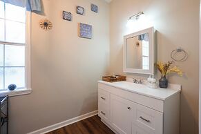 Charming Huntsville Home w/ Deck!