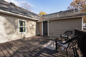 Charming Huntsville Home w/ Deck!
