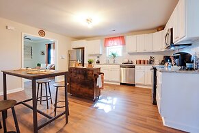 Charming Huntsville Home w/ Deck!