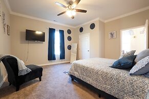 Charming Huntsville Home w/ Deck!