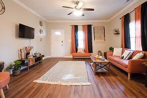 Charming Huntsville Home w/ Deck!