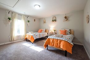 Charming Huntsville Home w/ Deck!