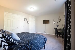 Charming Huntsville Home w/ Deck!