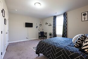 Charming Huntsville Home w/ Deck!