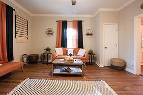 Charming Huntsville Home w/ Deck!