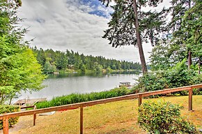 Anderson Island Retreat w/ Lakefront Deck & Canoe!