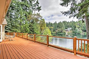 Anderson Island Retreat w/ Lakefront Deck & Canoe!