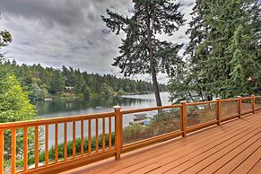 Anderson Island Retreat w/ Lakefront Deck & Canoe!