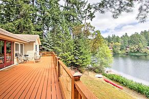 Anderson Island Retreat w/ Lakefront Deck & Canoe!