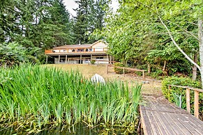 Anderson Island Retreat w/ Lakefront Deck & Canoe!