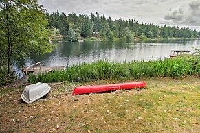 Anderson Island Retreat w/ Lakefront Deck & Canoe!