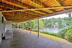 Anderson Island Retreat w/ Lakefront Deck & Canoe!