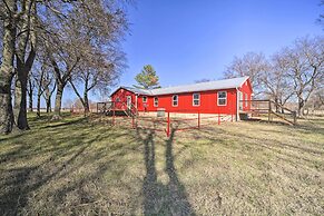 Claremore Country Home w/ Large Yard & Grill!