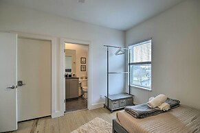 Downtown Houston Townhome w/ Balcony + Yard!