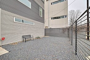 Downtown Houston Townhome w/ Balcony + Yard!