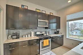 Downtown Houston Townhome w/ Balcony + Yard!
