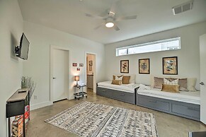 Downtown Houston Townhome w/ Balcony + Yard!