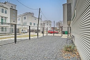 Downtown Houston Townhome w/ Balcony + Yard!