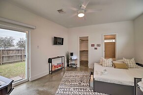 Downtown Houston Townhome w/ Balcony + Yard!