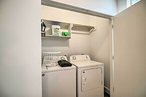 Downtown Houston Townhome w/ Balcony + Yard!