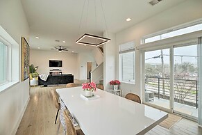 Downtown Houston Townhome w/ Balcony + Yard!