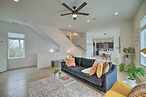 Downtown Houston Townhome w/ Balcony + Yard!