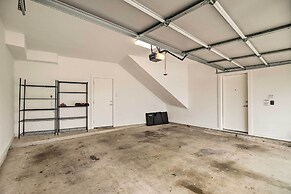 Downtown Houston Townhome w/ Balcony + Yard!