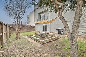 Downtown Houston Townhome w/ Balcony + Yard!