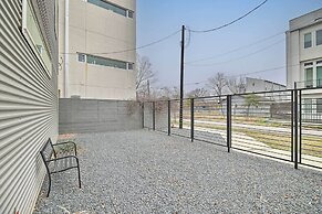 Downtown Houston Townhome w/ Balcony + Yard!