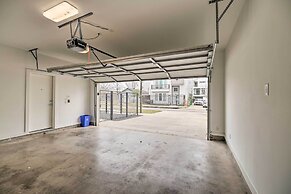 Downtown Houston Townhome w/ Balcony + Yard!
