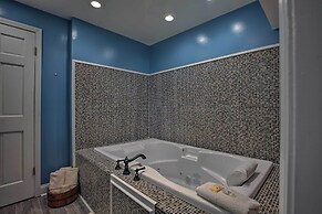 Family-friendly Massanutten Log Home w/ Views!