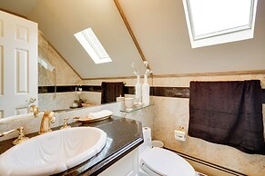 Charming Bay Head Retreat - Half-mi to Beach!