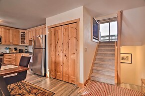 Cozy Mountain Getaway w/ Ski Shuttle Access!