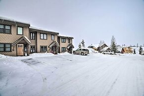 Cozy Mountain Getaway w/ Ski Shuttle Access!