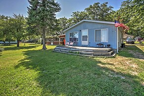 Cozy Lakefront Hale Cabin w/ Access to Boat Ramp!