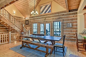 Hot Tub & Fire Pit: Getaway Near Nantahala Gorge!