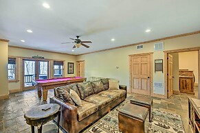 Hot Tub & Fire Pit: Getaway Near Nantahala Gorge!