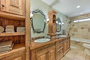 Hot Tub & Fire Pit: Getaway Near Nantahala Gorge!