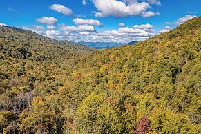 Hot Tub & Fire Pit: Getaway Near Nantahala Gorge!