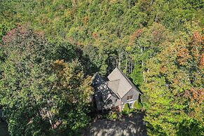 Hot Tub & Fire Pit: Getaway Near Nantahala Gorge!