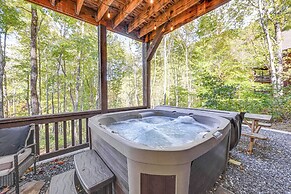 Hot Tub & Fire Pit: Getaway Near Nantahala Gorge!