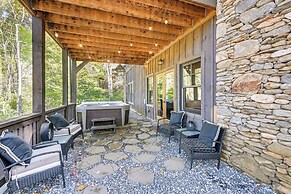 Hot Tub & Fire Pit: Getaway Near Nantahala Gorge!