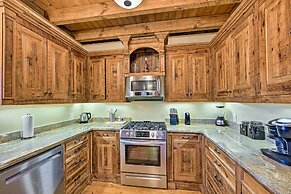 Hot Tub & Fire Pit: Getaway Near Nantahala Gorge!