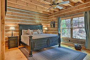 Hot Tub & Fire Pit: Getaway Near Nantahala Gorge!