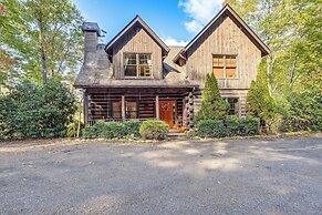 Hot Tub & Fire Pit: Getaway Near Nantahala Gorge!